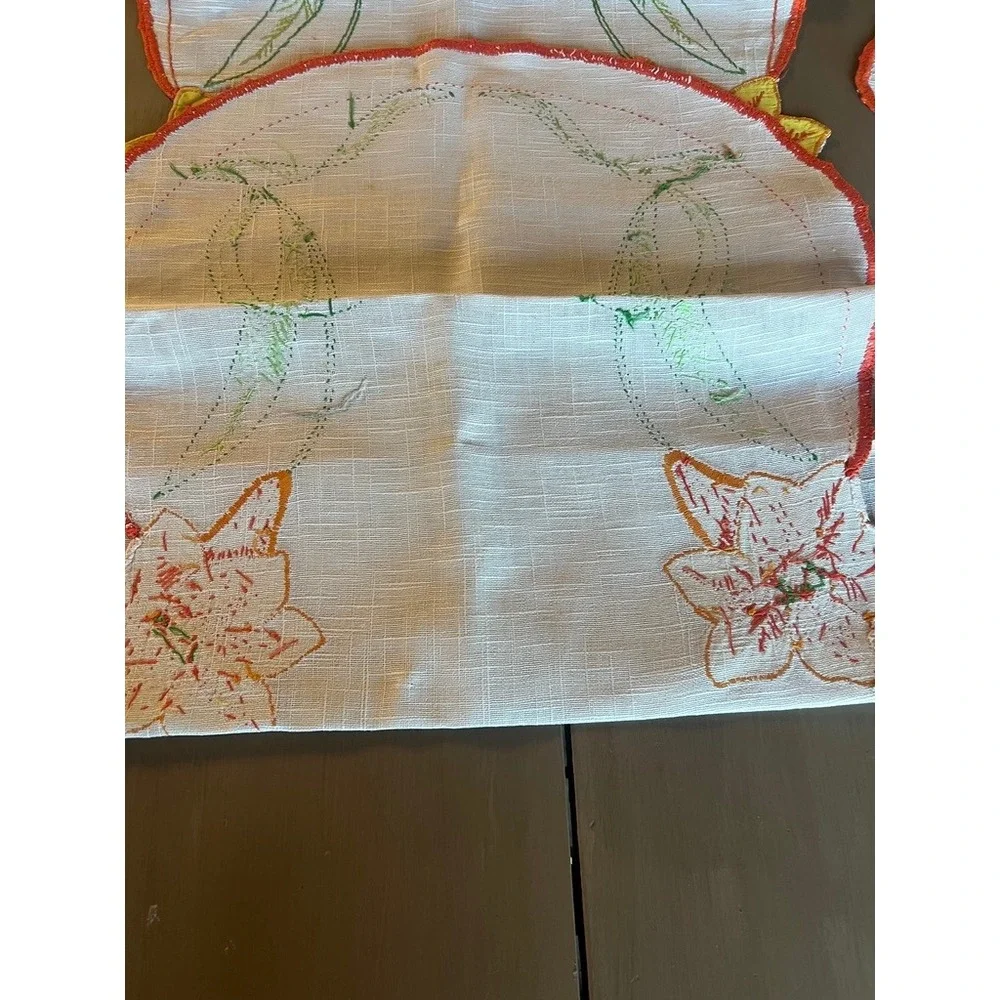 Vintage Table Runner Set 3pc White Yellow Orange Floral Lily Embroidered Linens